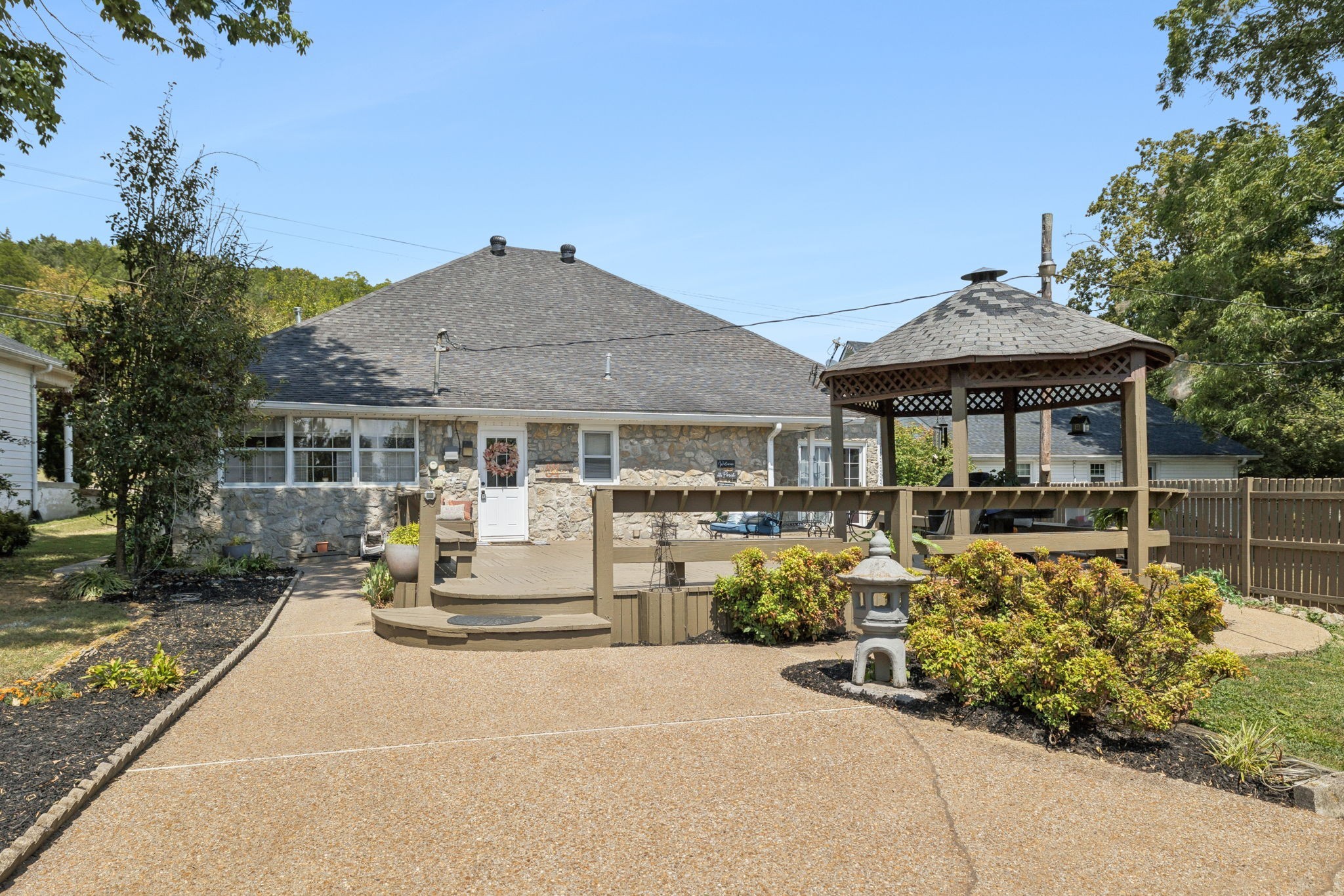 56 Main St, E Gordonsville TN 38563