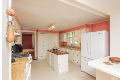 327 University Ave, E Sewanee TN 37375