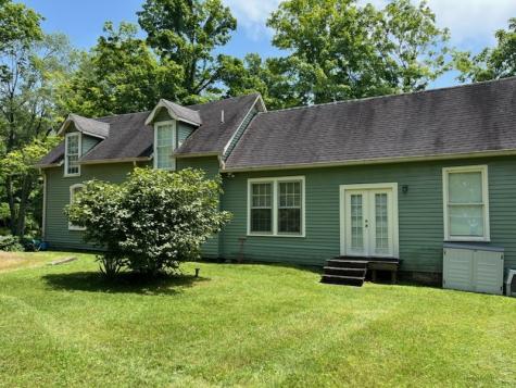 327 University Ave, E Sewanee TN 37375