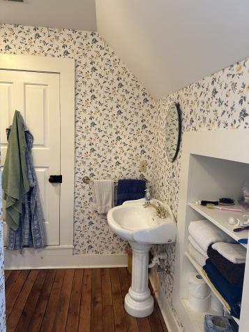 327 University Ave, E Sewanee TN 37375