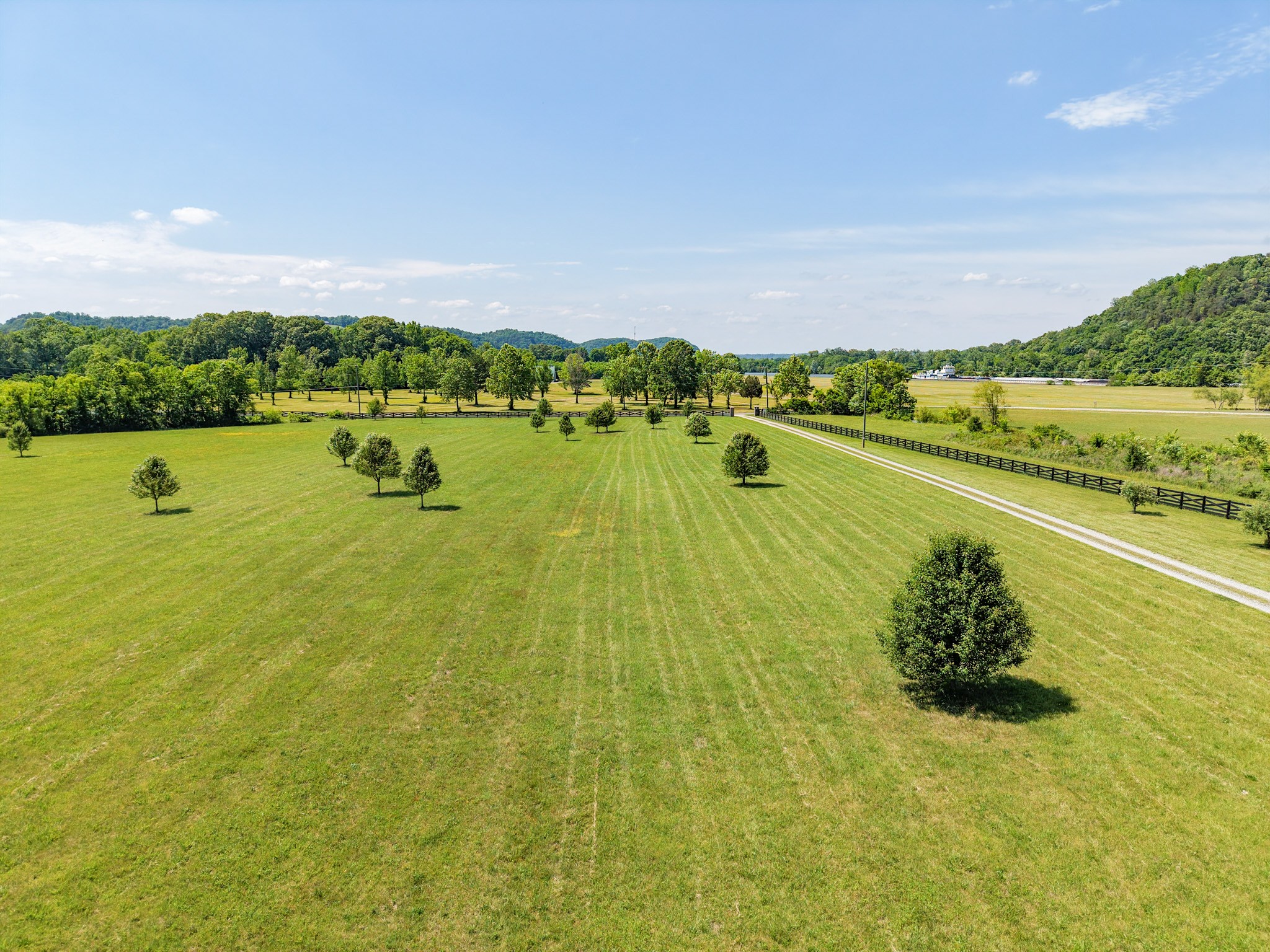 1050 Sunrise Circle Ashland City TN 37015