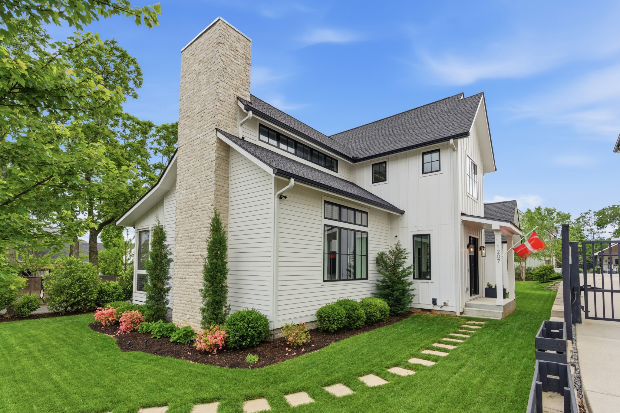1207 Sweetbriar Avenue Nashville TN 37212