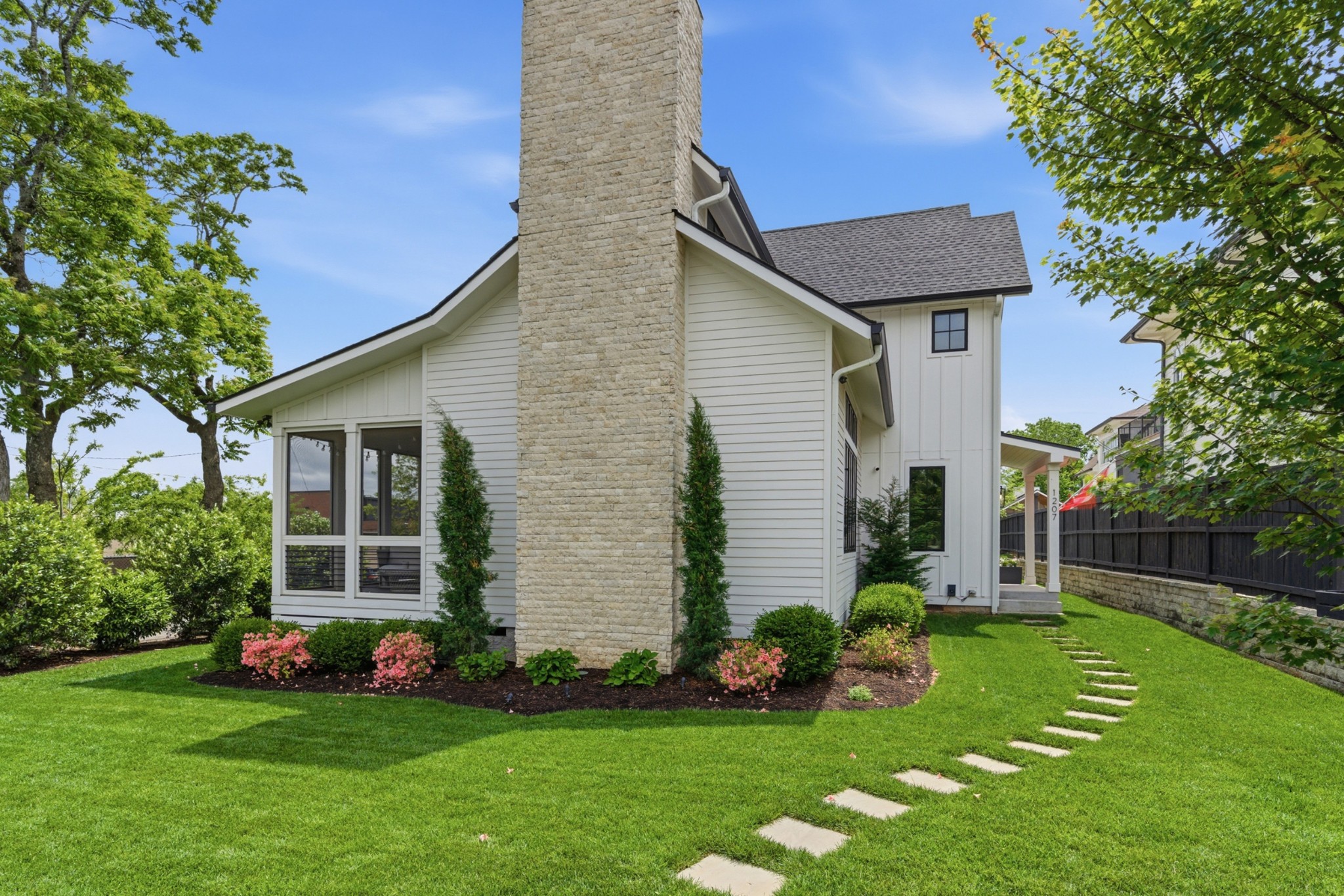 1207 Sweetbriar Avenue Nashville TN 37212