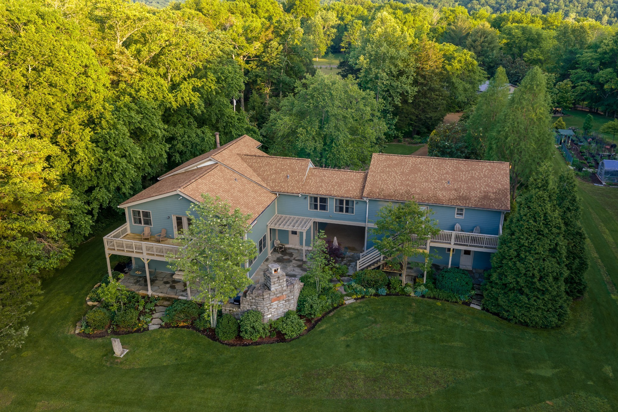 1098 Fred Gibbs Road White Bluff TN 37187