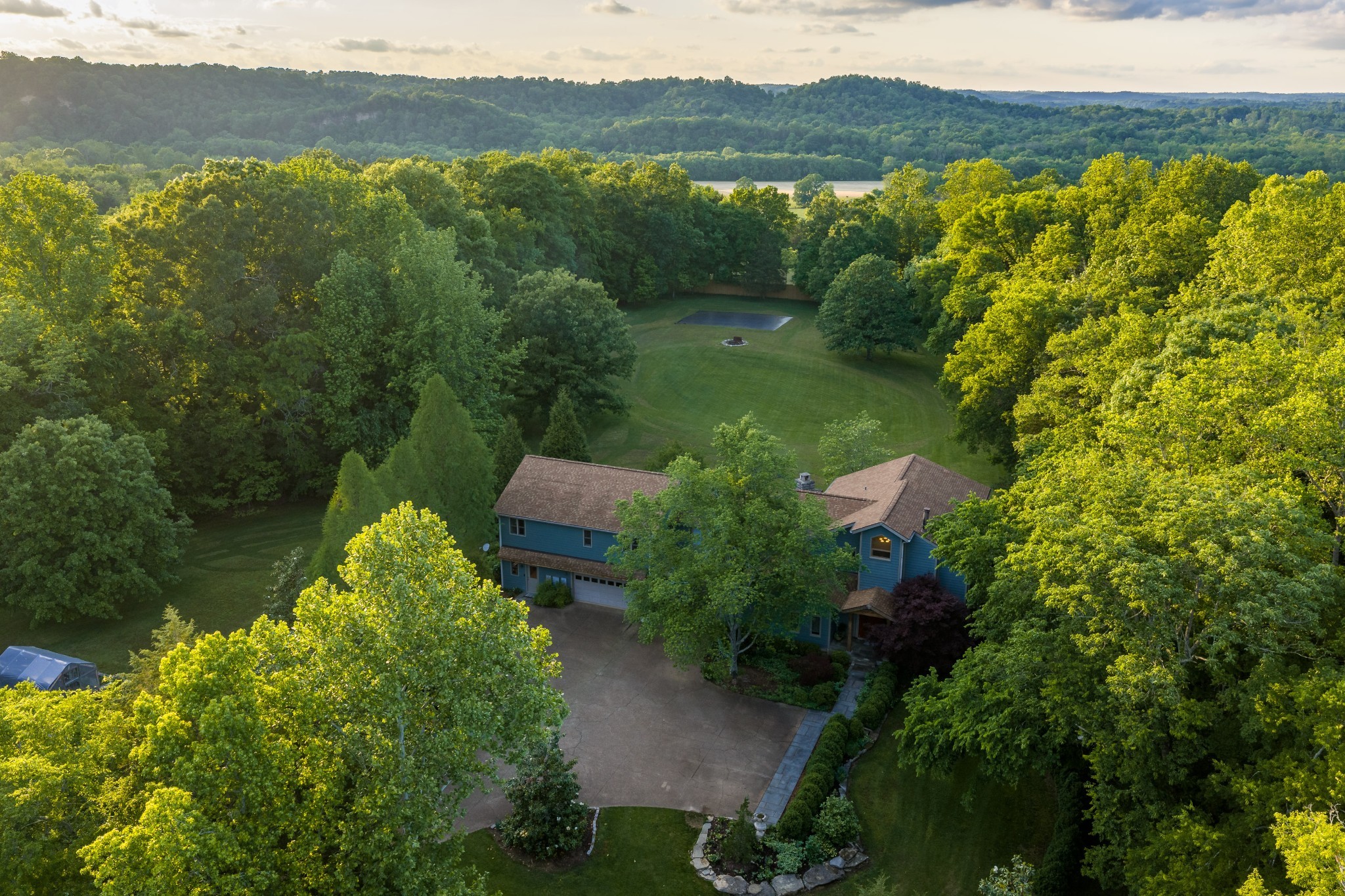 1098 Fred Gibbs Road White Bluff TN 37187