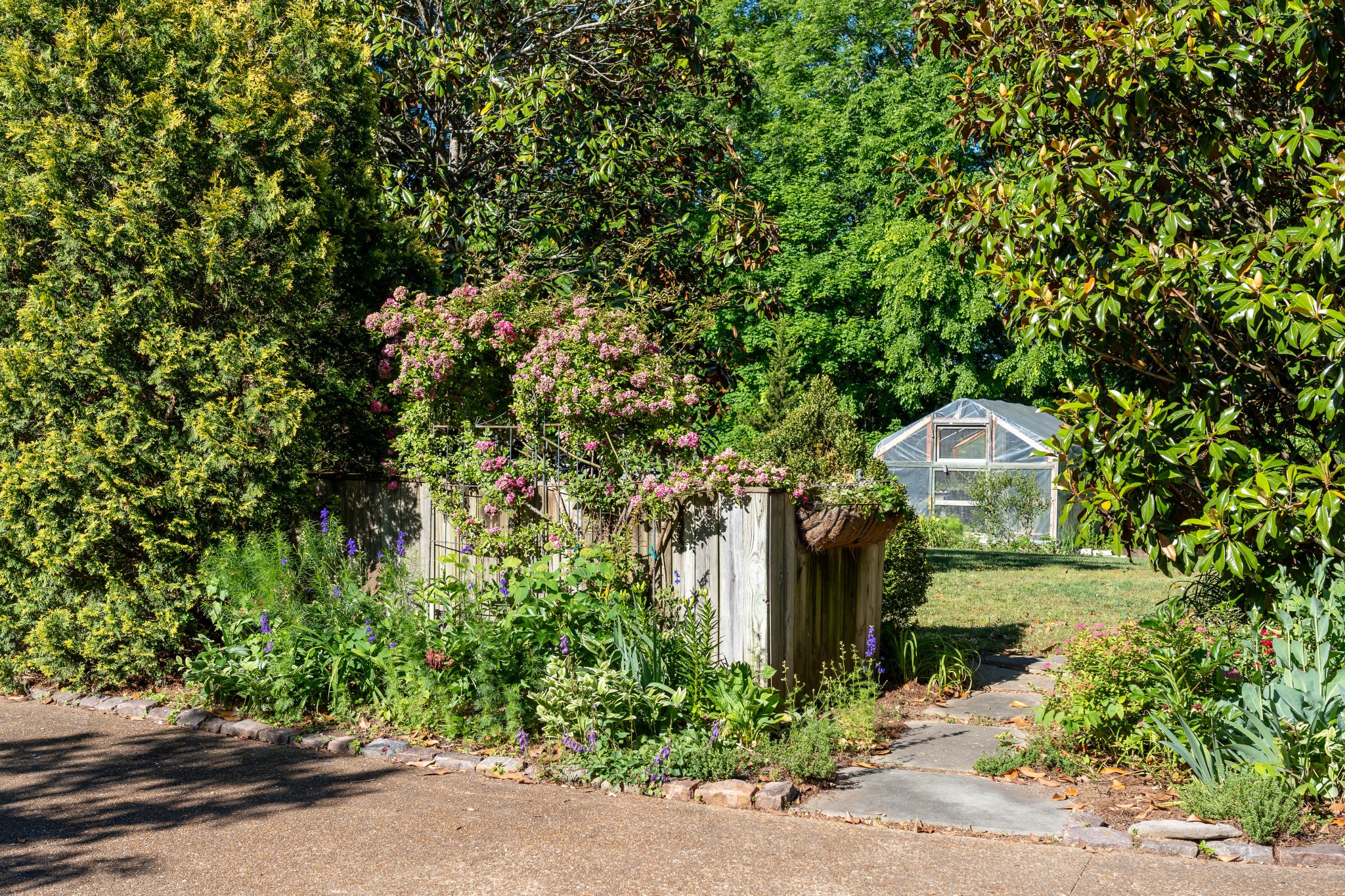1098 Fred Gibbs Road White Bluff TN 37187