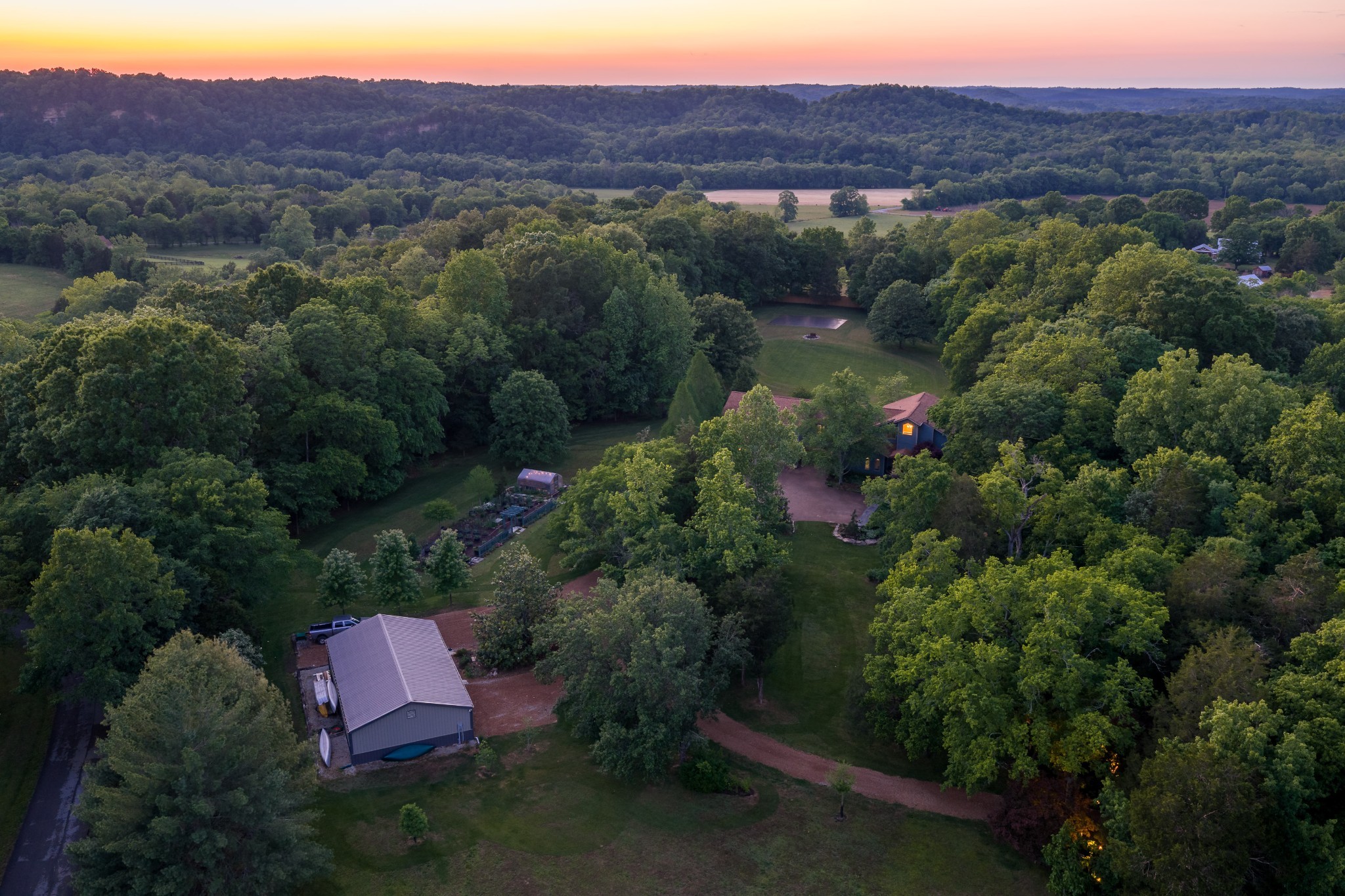 1098 Fred Gibbs Road White Bluff TN 37187