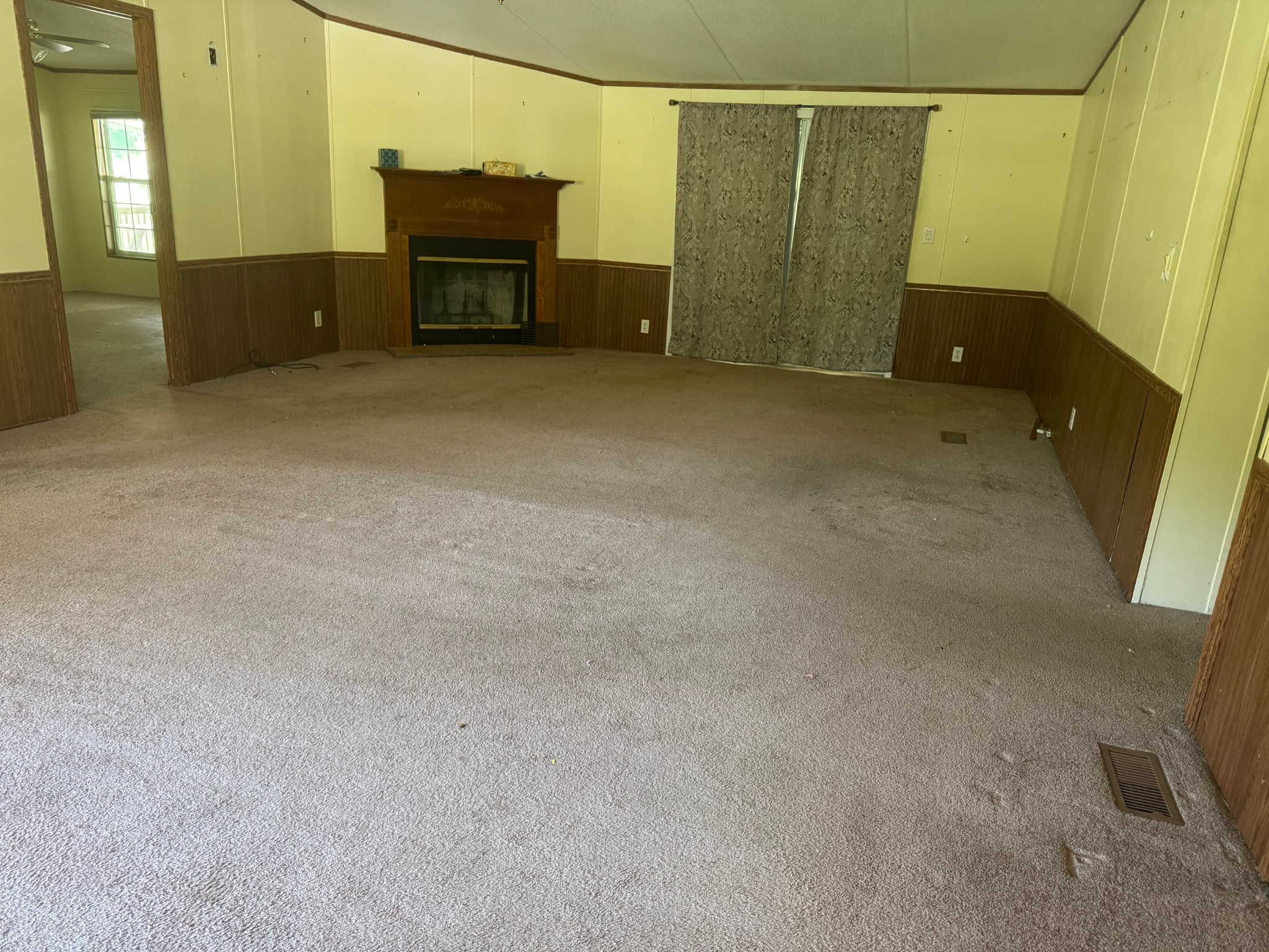 187 Dyke St, E Big Sandy TN 38221