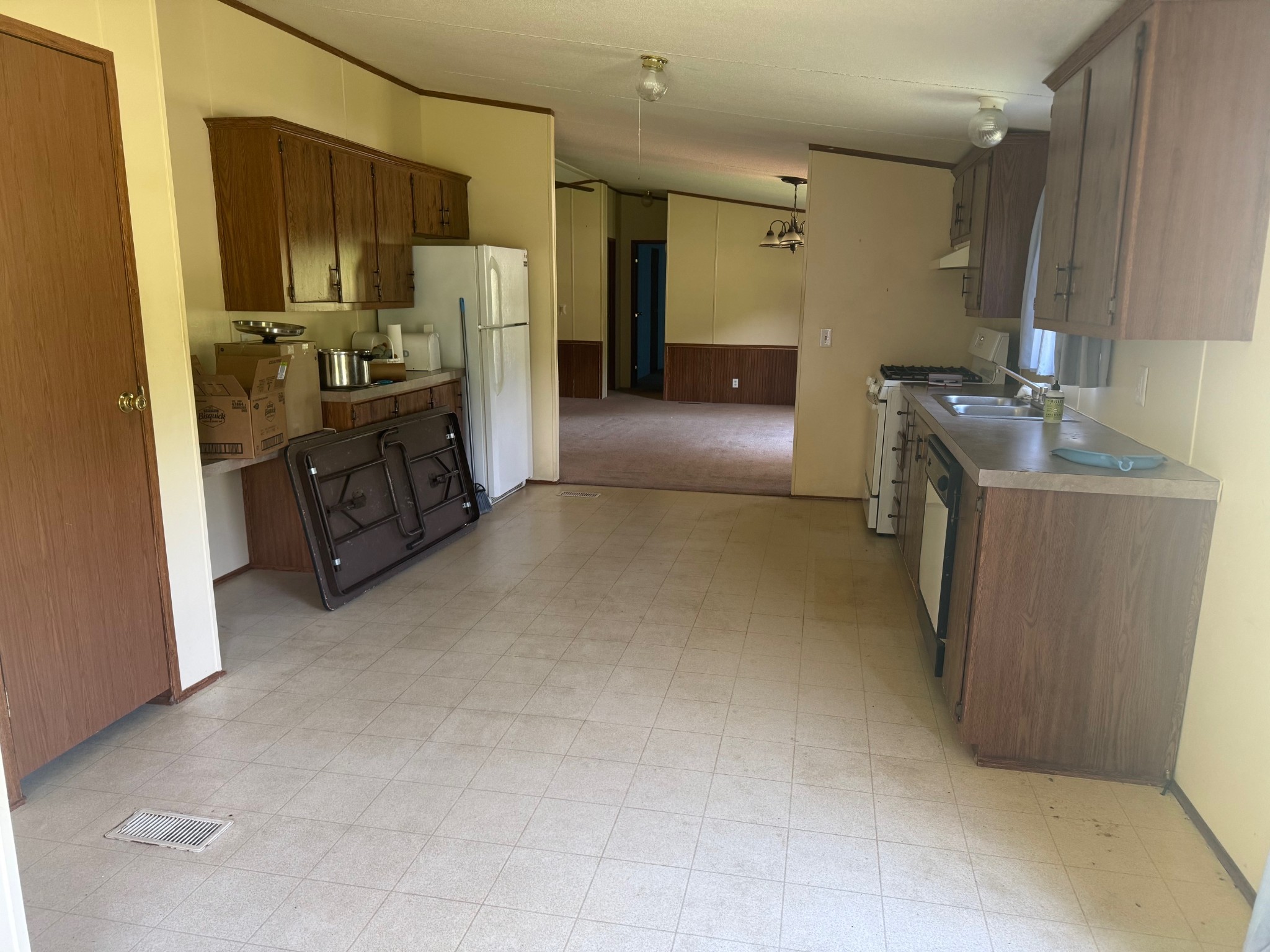 187 Dyke St, E Big Sandy TN 38221