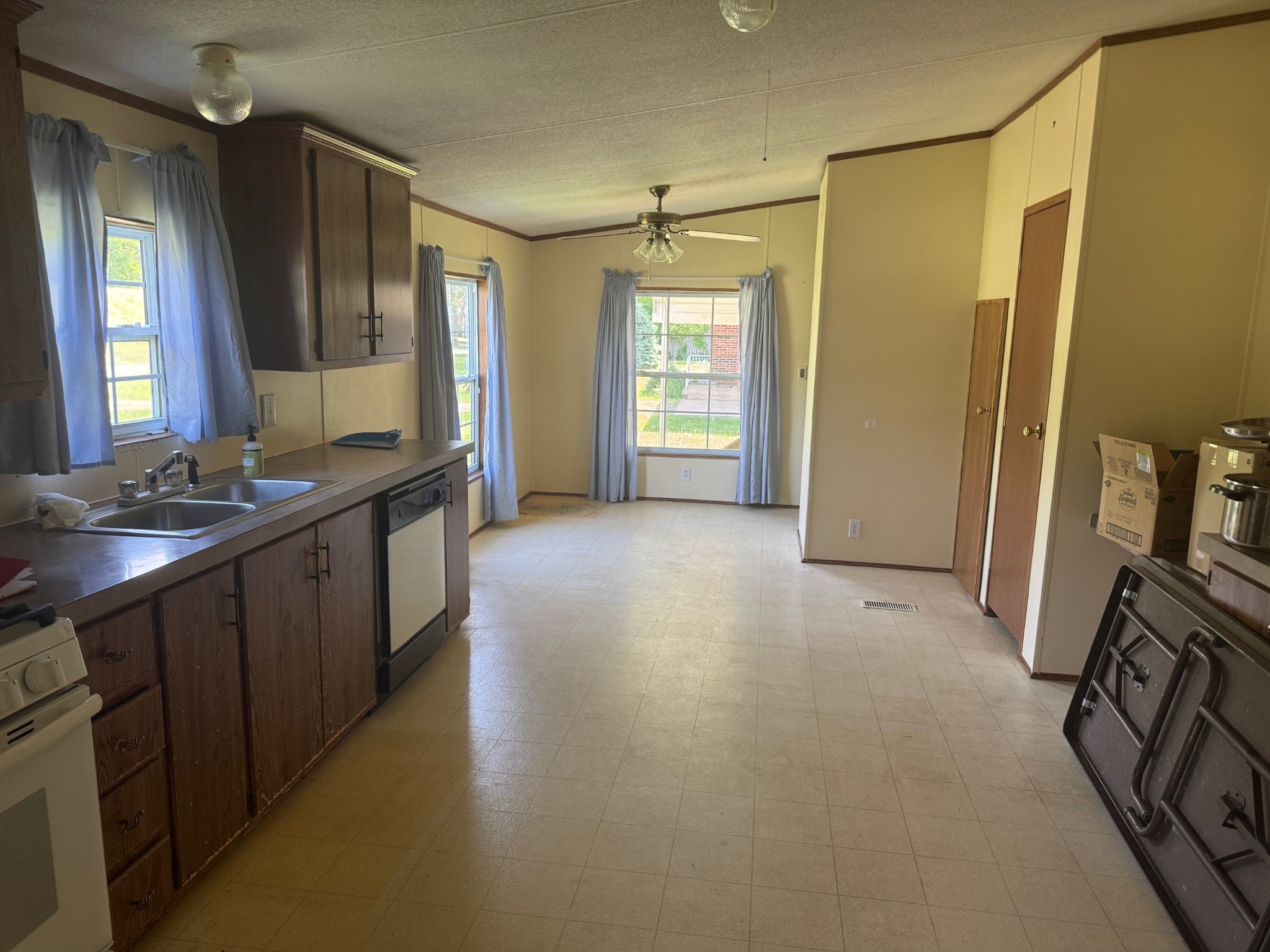 187 Dyke St, E Big Sandy TN 38221