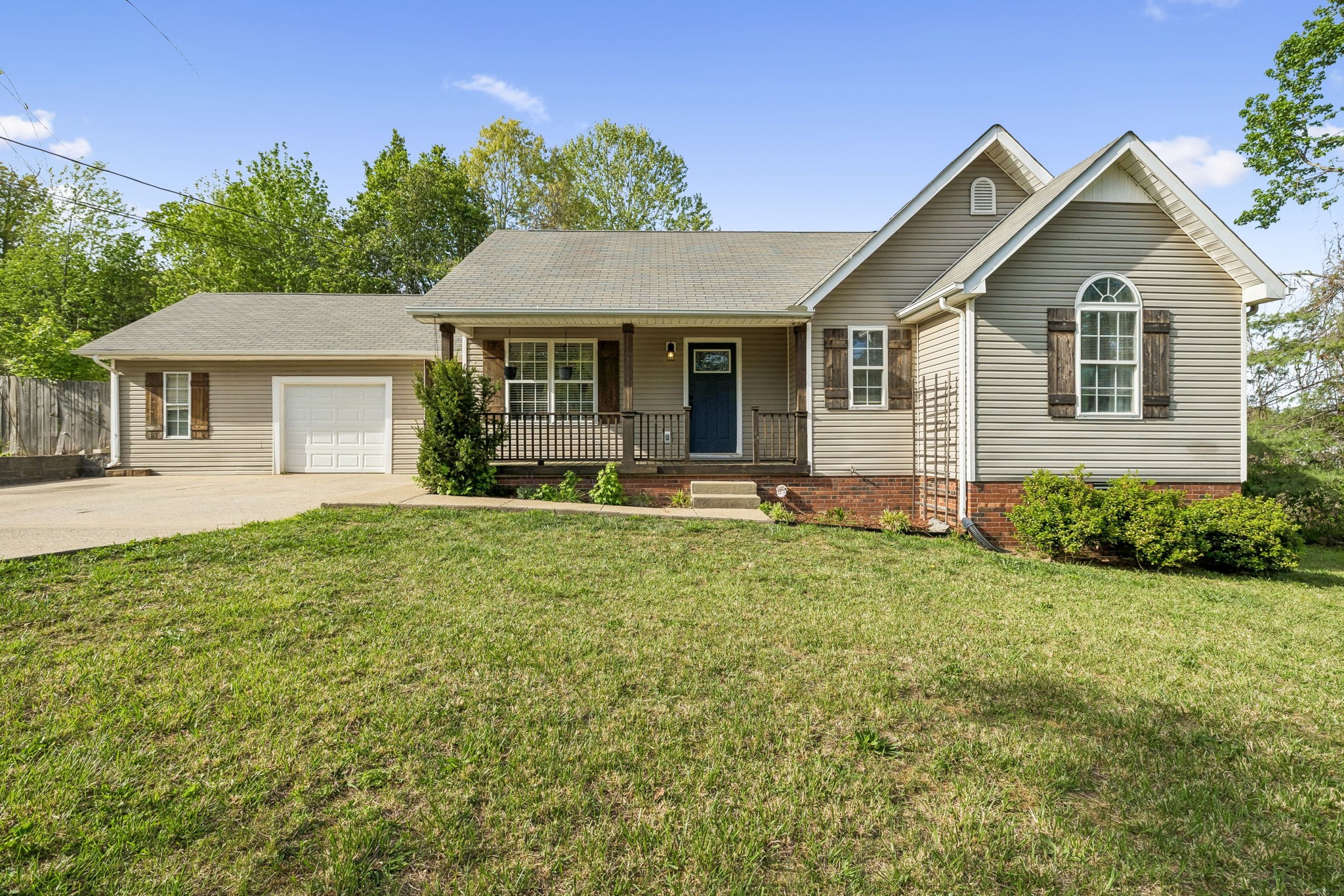 105 White Oak Drive Dickson TN 37055