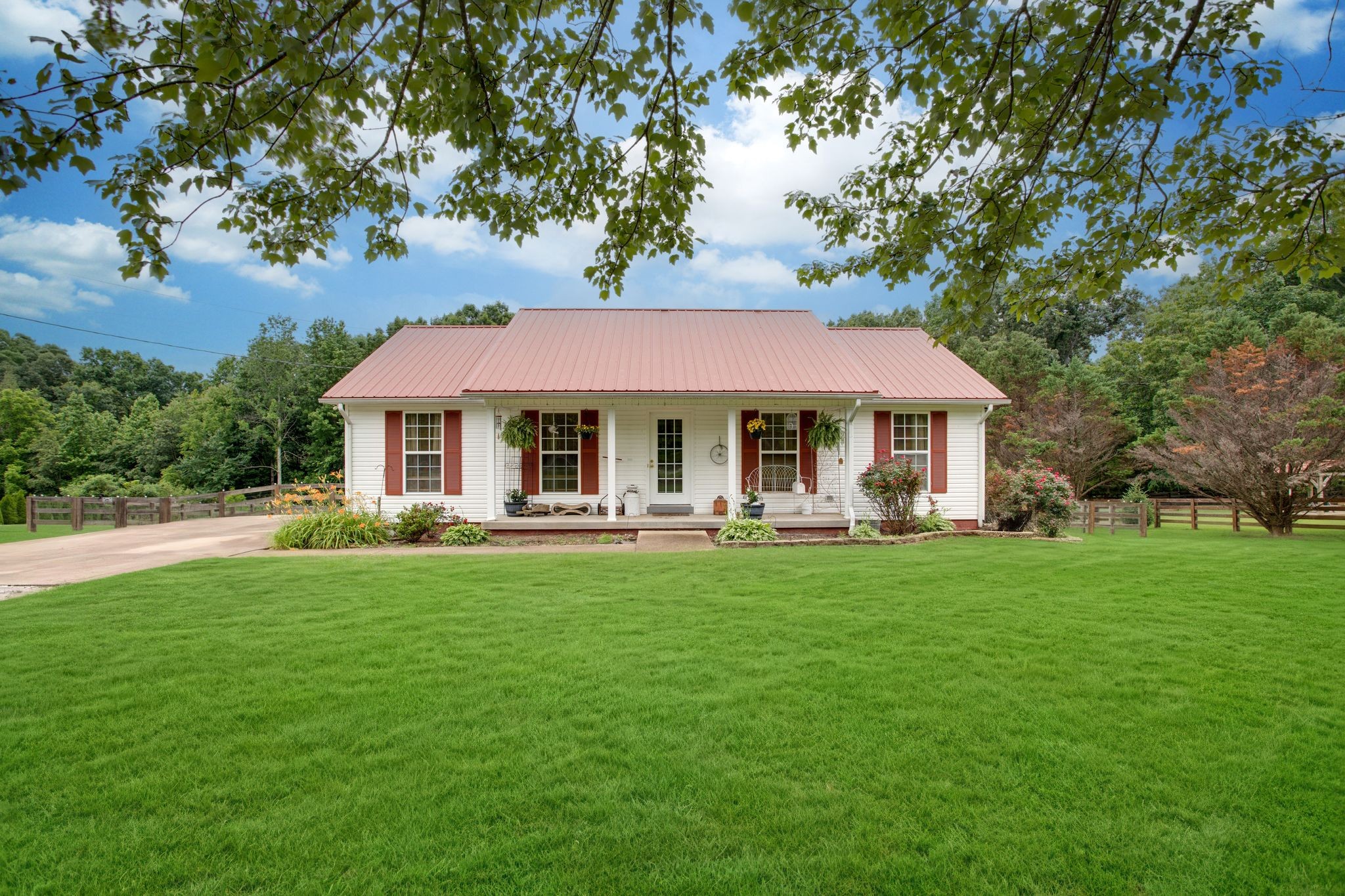 2233 Fall River Road Leoma TN 38468