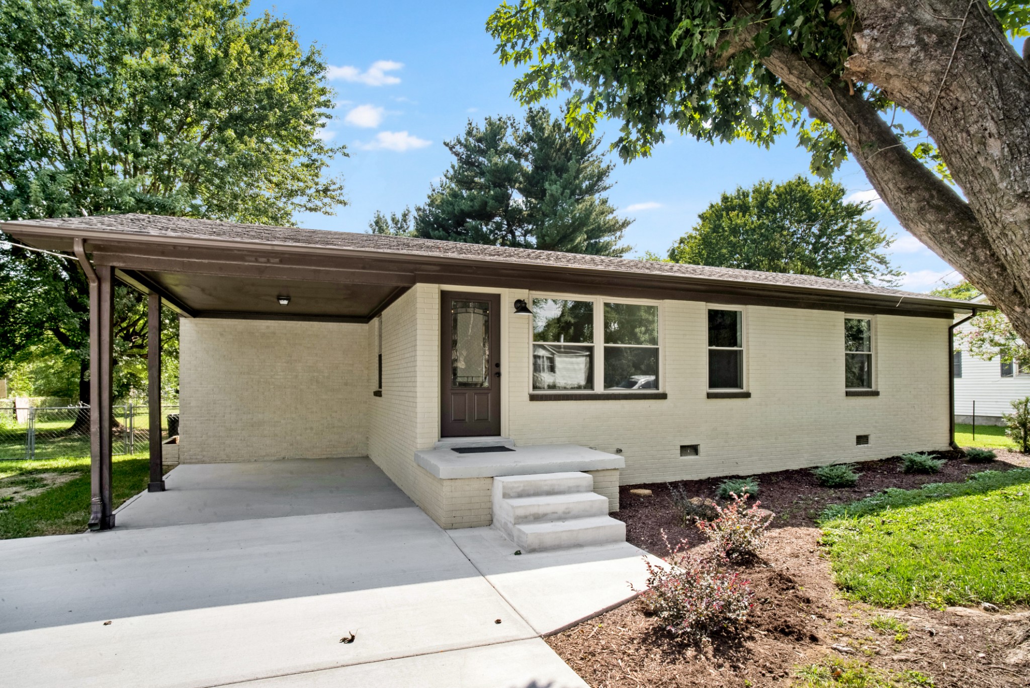 206 W Mcglothlin Street Portland TN 37148