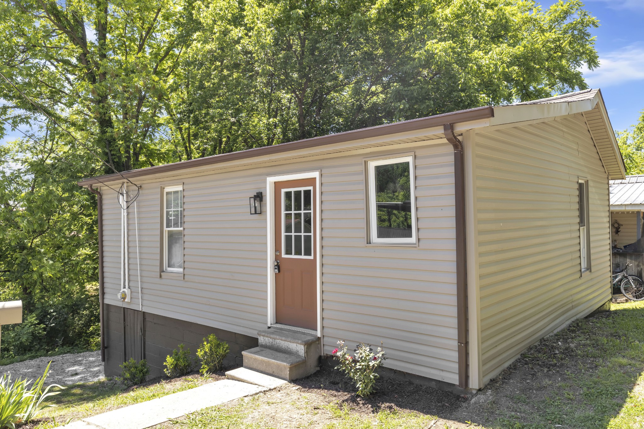 223 4th Ave, E Springfield TN 37172