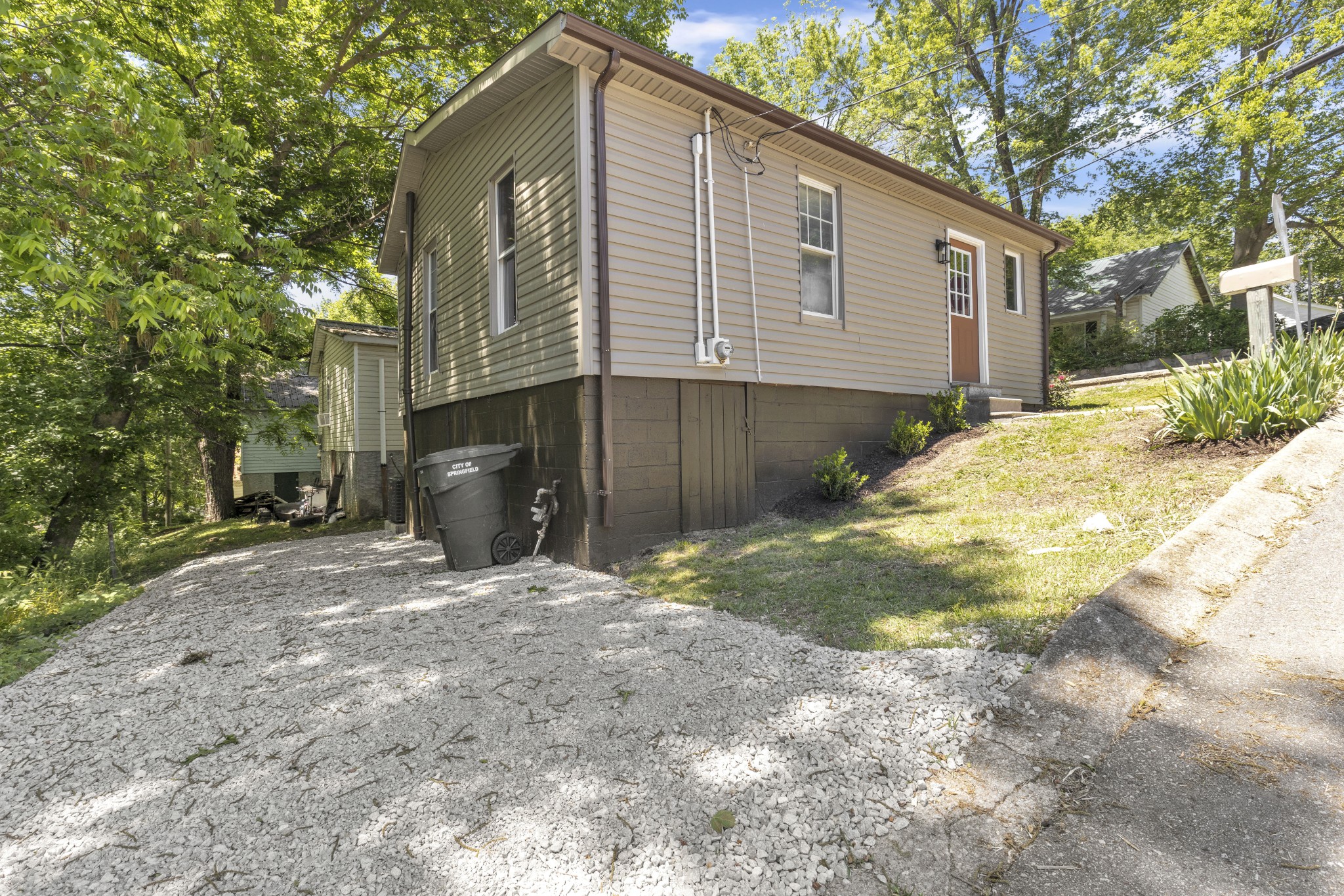 223 4th Ave, E Springfield TN 37172