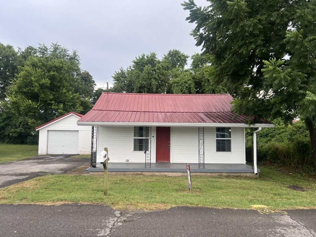 Gallatin TN, 211 W Lyons Street