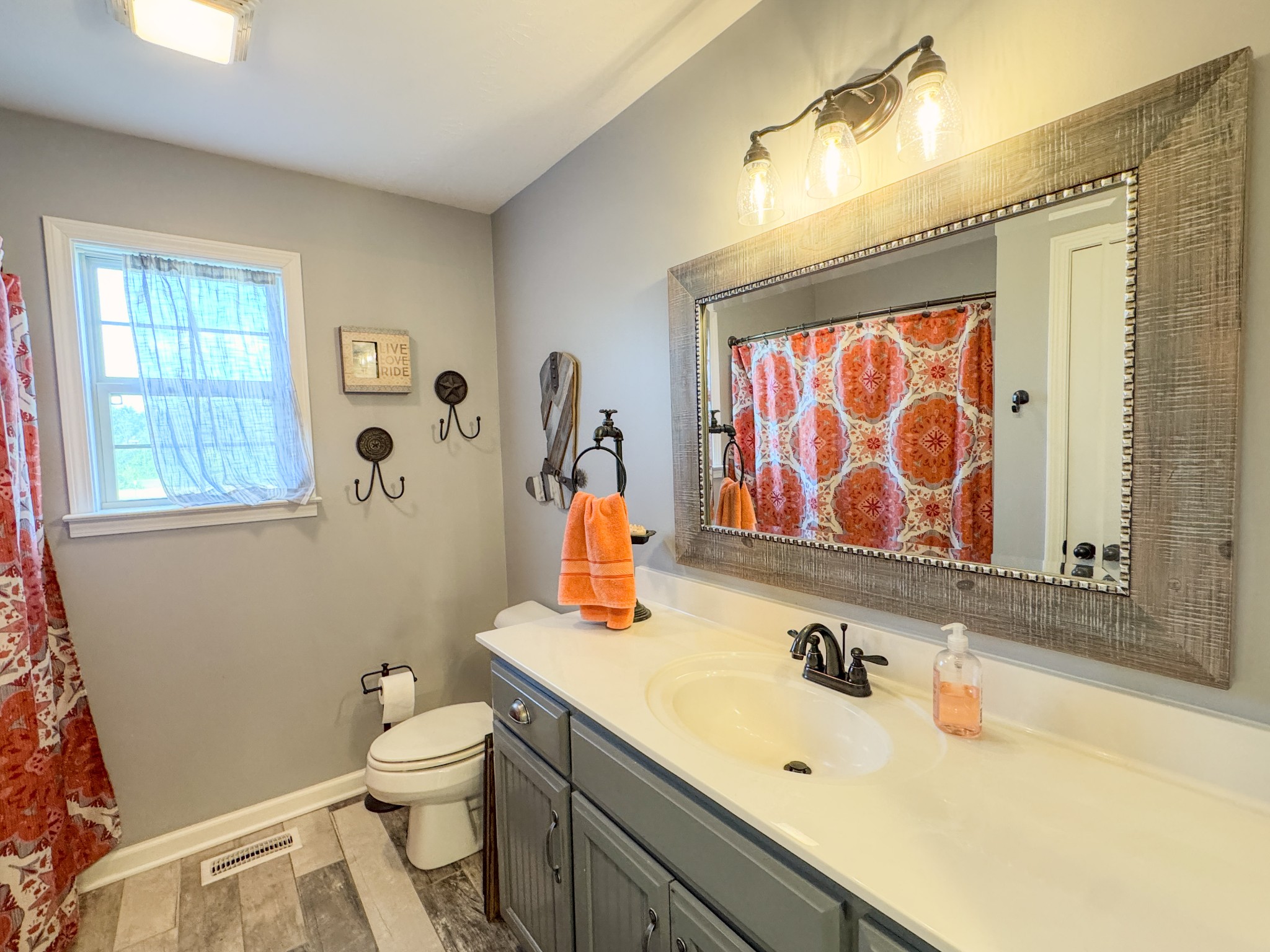 1631A Rock Bridge Road Bethpage TN 37022