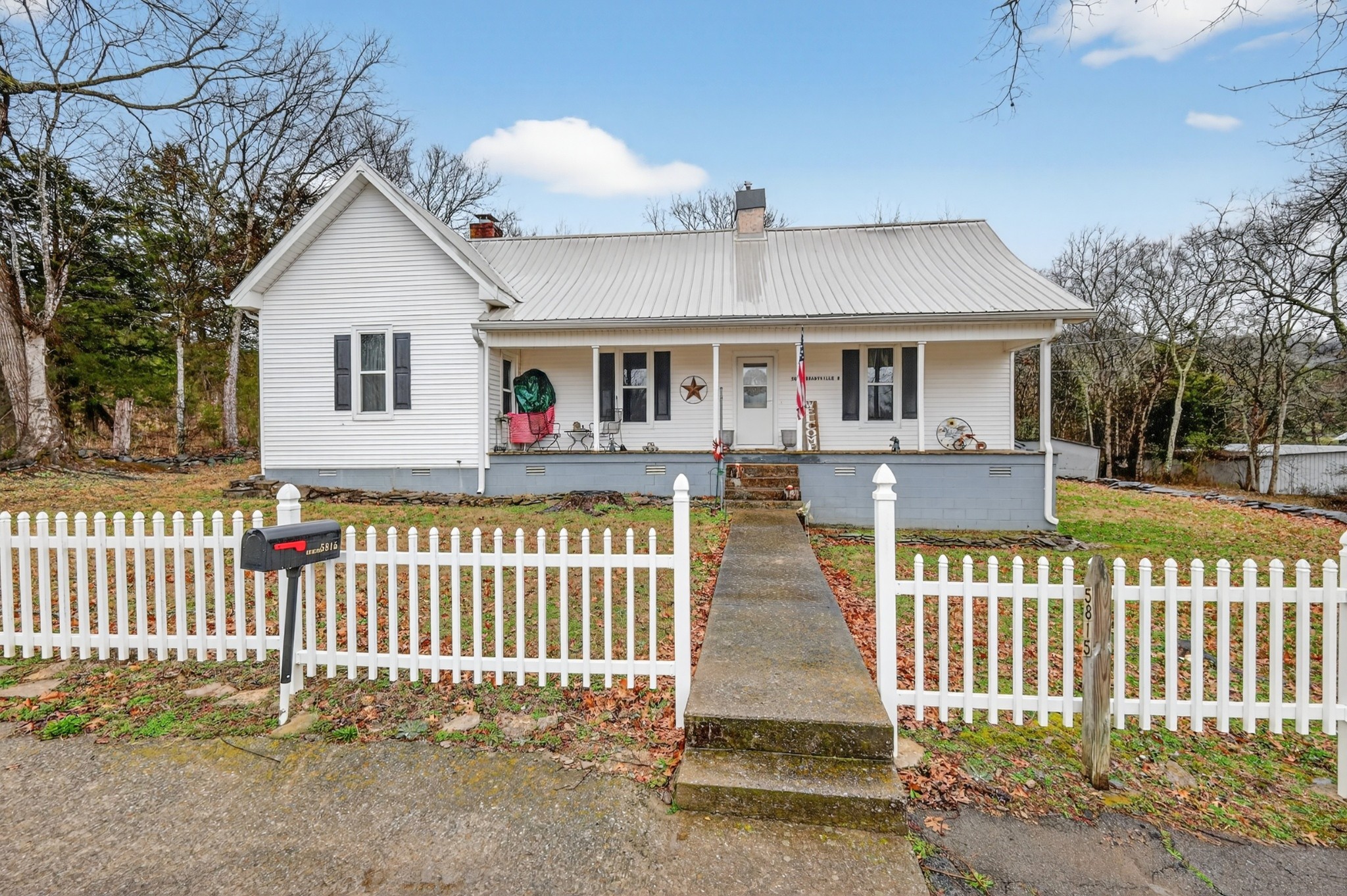 5815 Bradyville Road Bradyville TN 37026