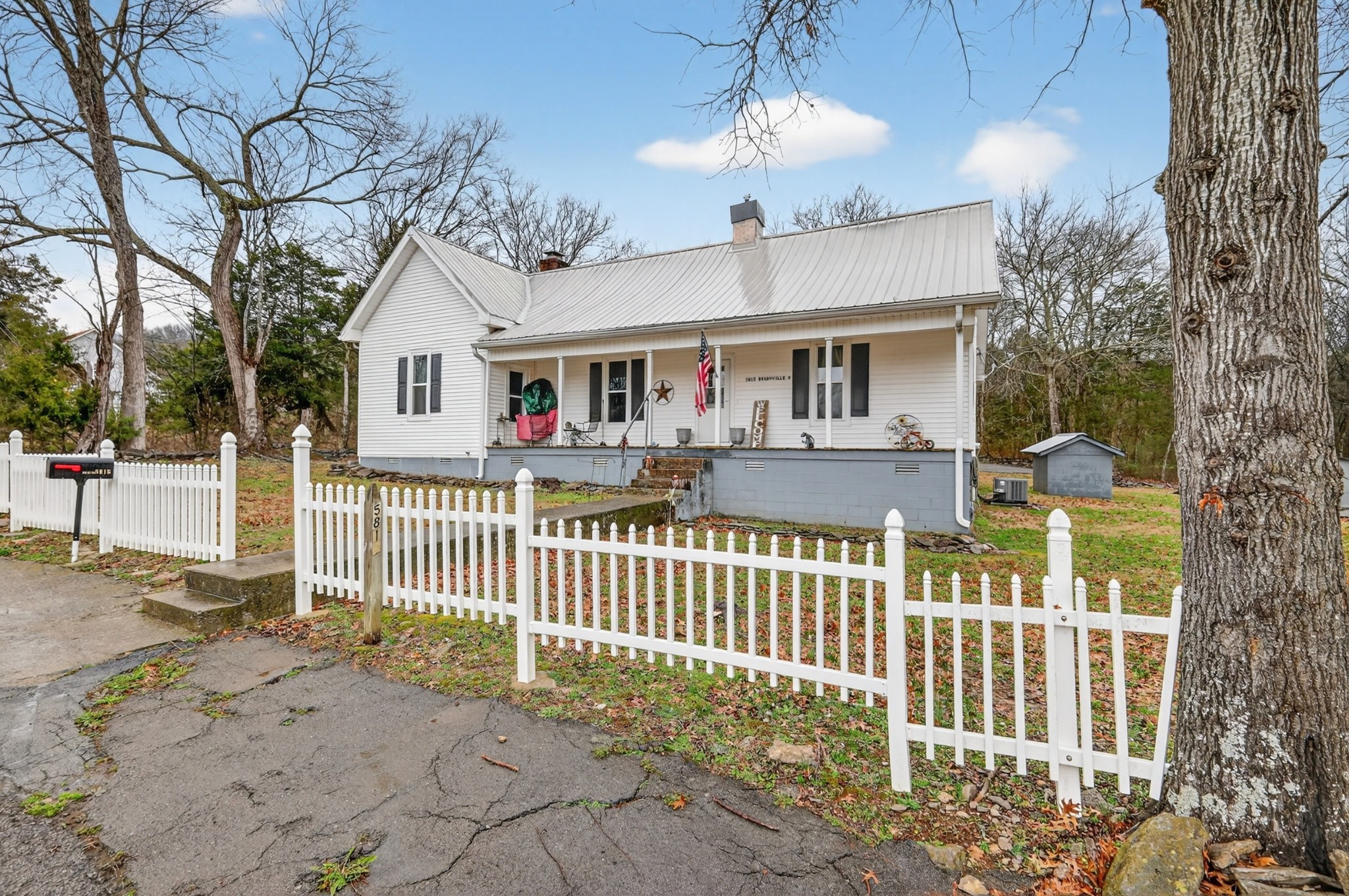 5815 Bradyville Road Bradyville TN 37026