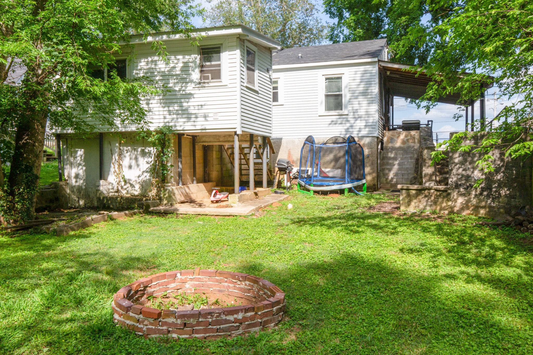 2006 Thomas Avenue Columbia TN 38401