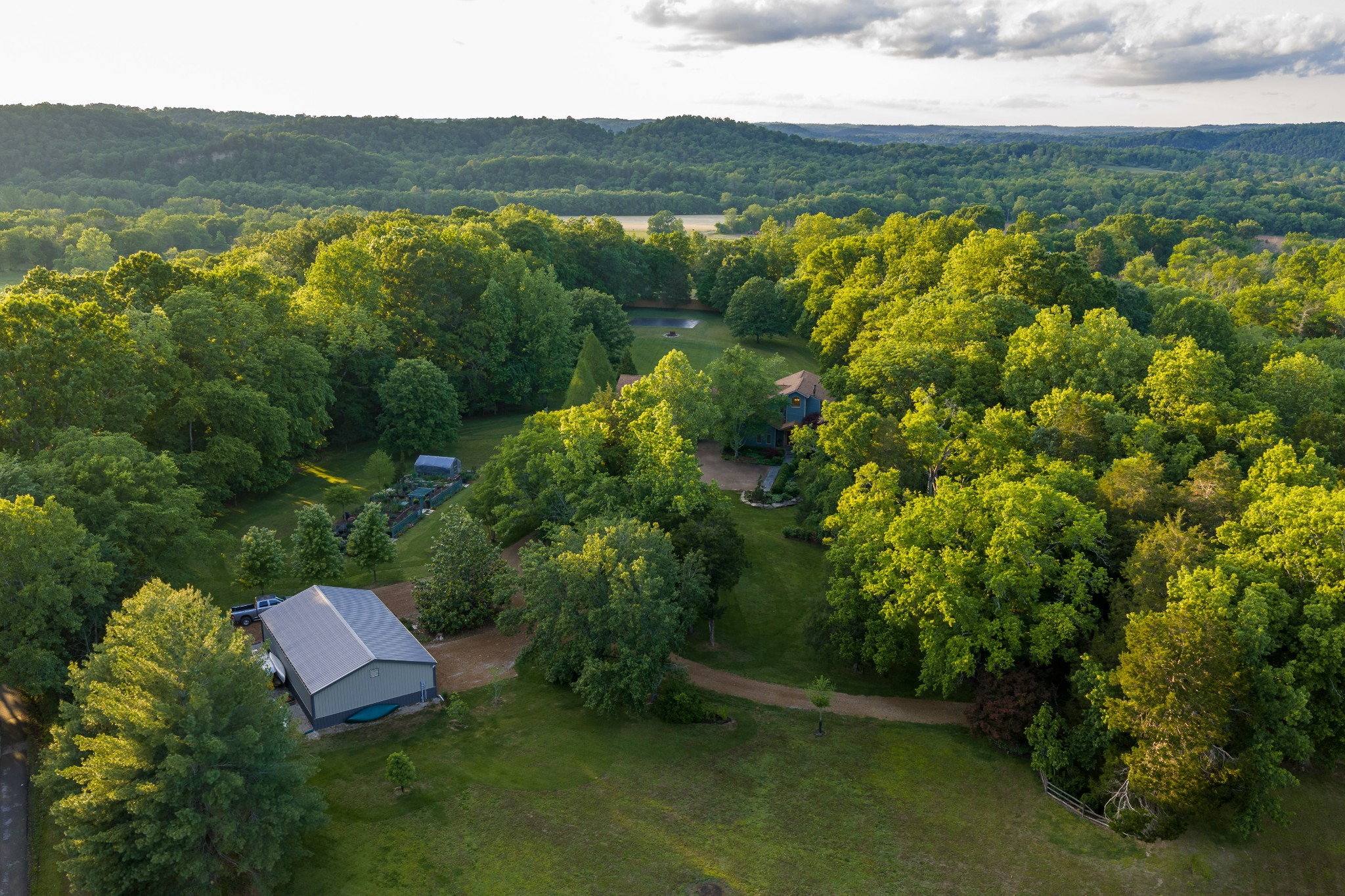1098 Fred Gibbs Road White Bluff TN 37187
