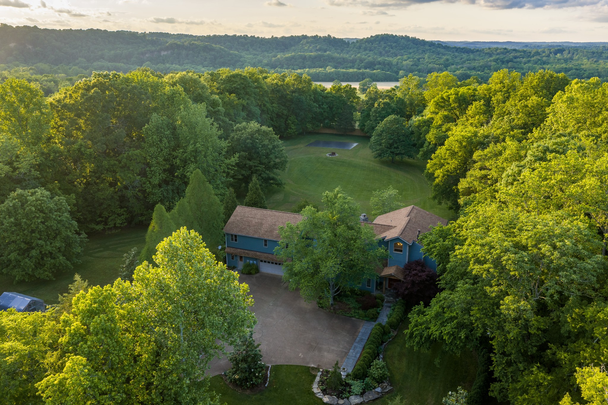 1098 Fred Gibbs Road White Bluff TN 37187