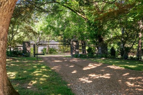 1098 Fred Gibbs Road White Bluff TN 37187