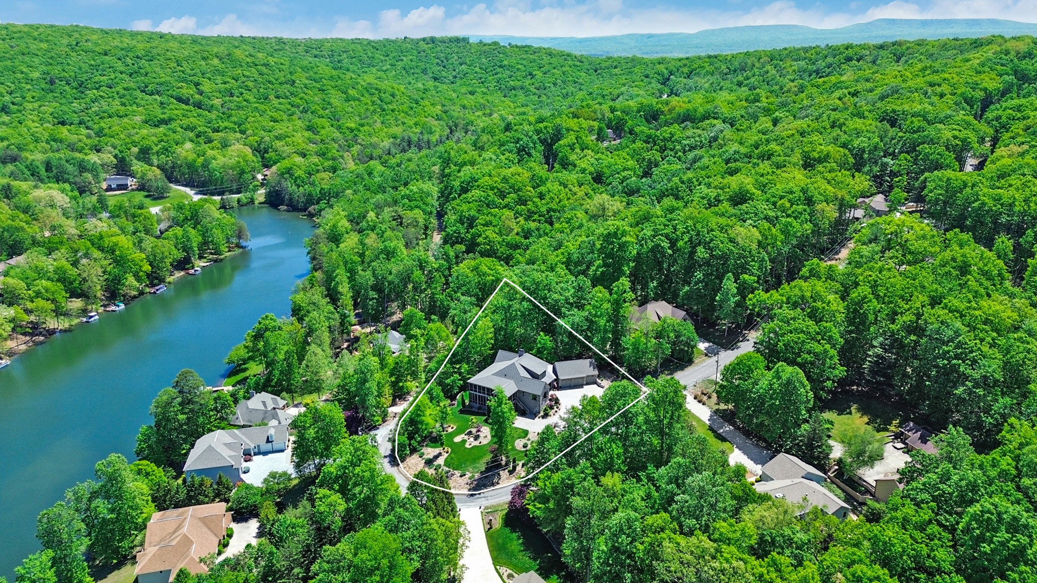 142 Pineridge Loop Crossville TN 38558