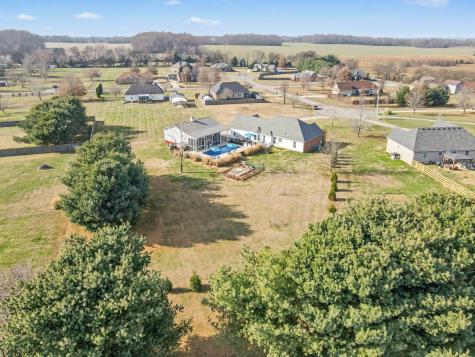 1002 Roland Court Cottontown TN 37048