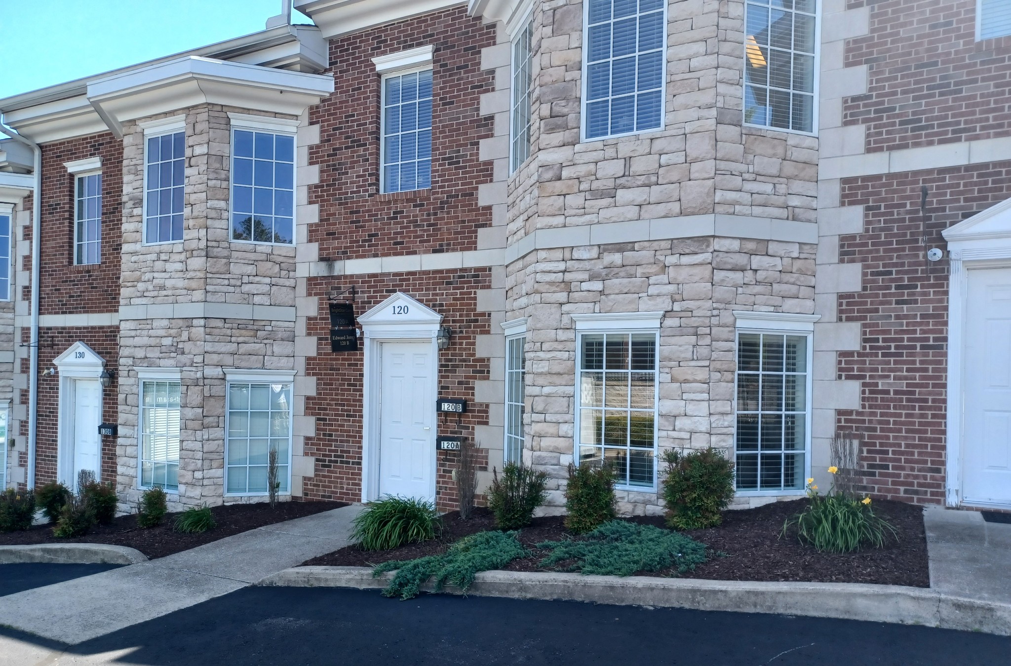 311 S Royal Oaks Blvd, SE Franklin TN 37064