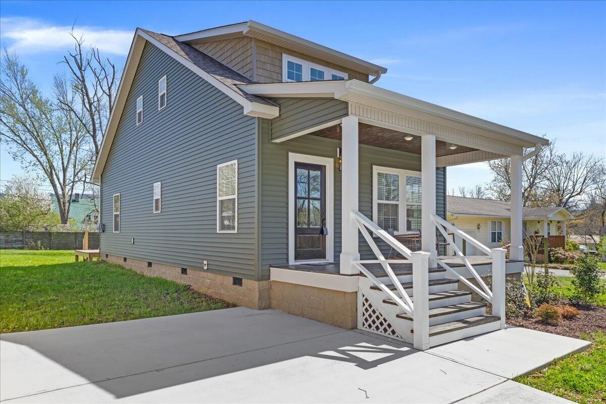 911 Indiana Avenue Etowah TN 37331
