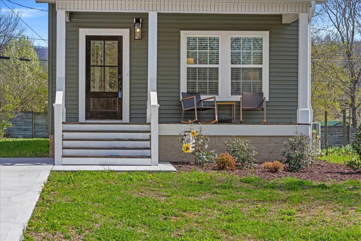 911 Indiana Avenue Etowah TN 37331
