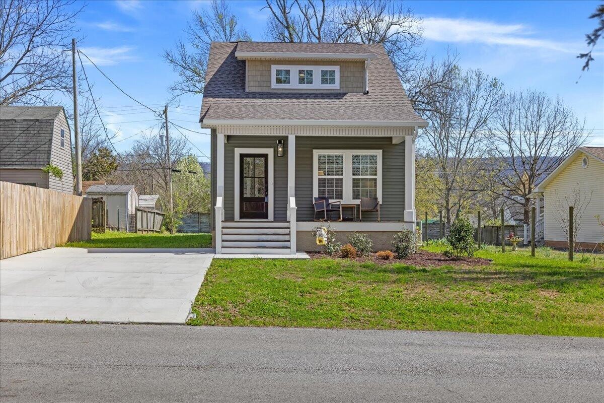 911 Indiana Avenue Etowah TN 37331