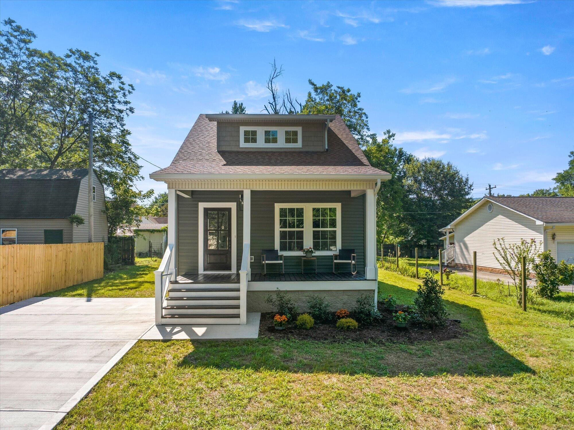 911 Indiana Avenue Etowah TN 37331