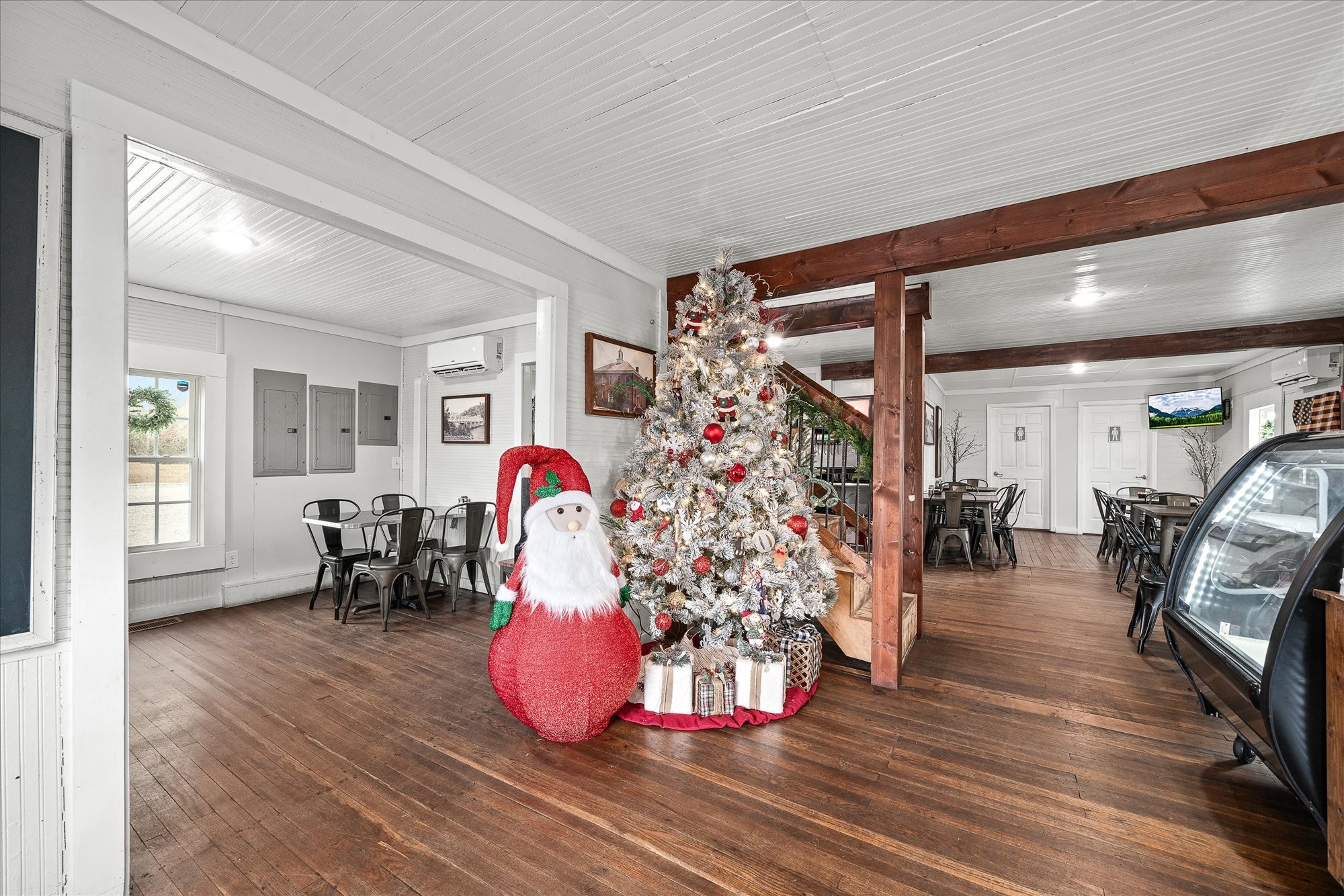 104 N Main Street Byrdstown TN 38549