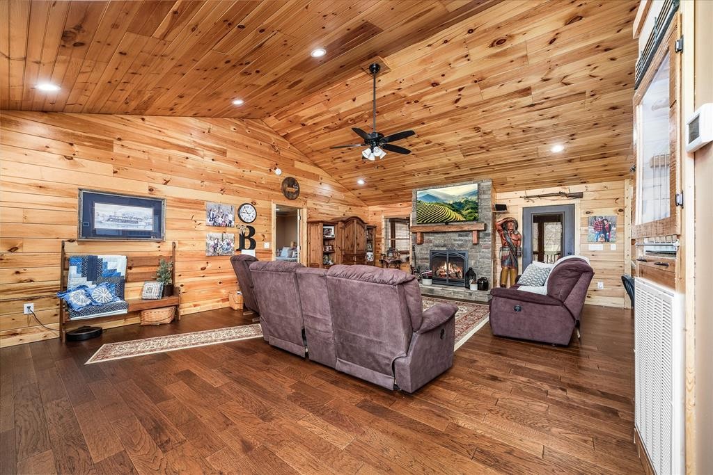 253 Hiawassee Ln, NW Celina TN 38551