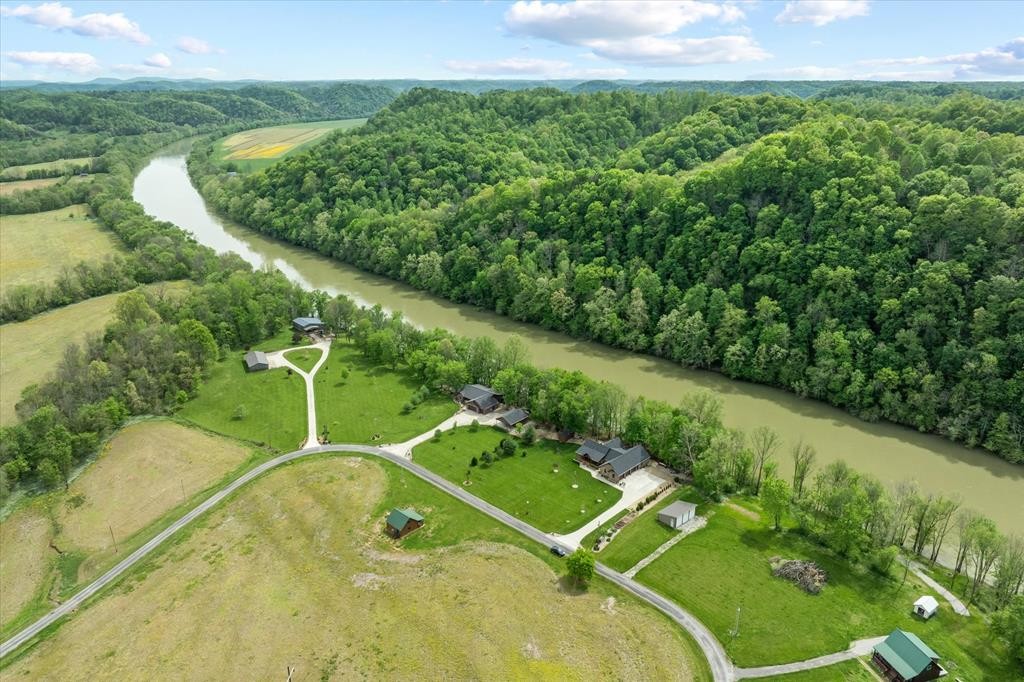 253 Hiawassee Ln, NW Celina TN 38551