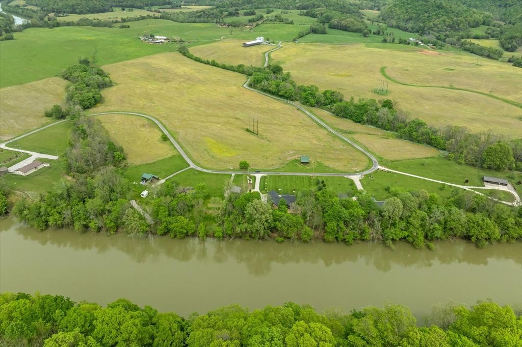 253 Hiawassee Ln, NW Celina TN 38551