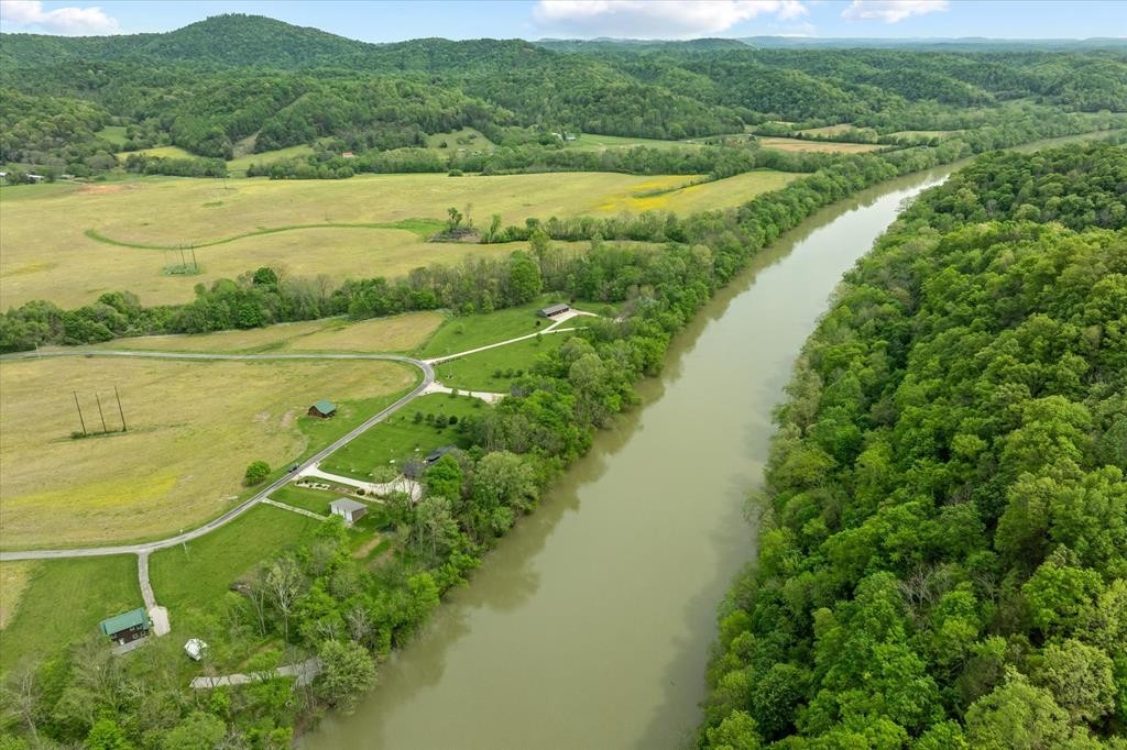 253 Hiawassee Ln, NW Celina TN 38551