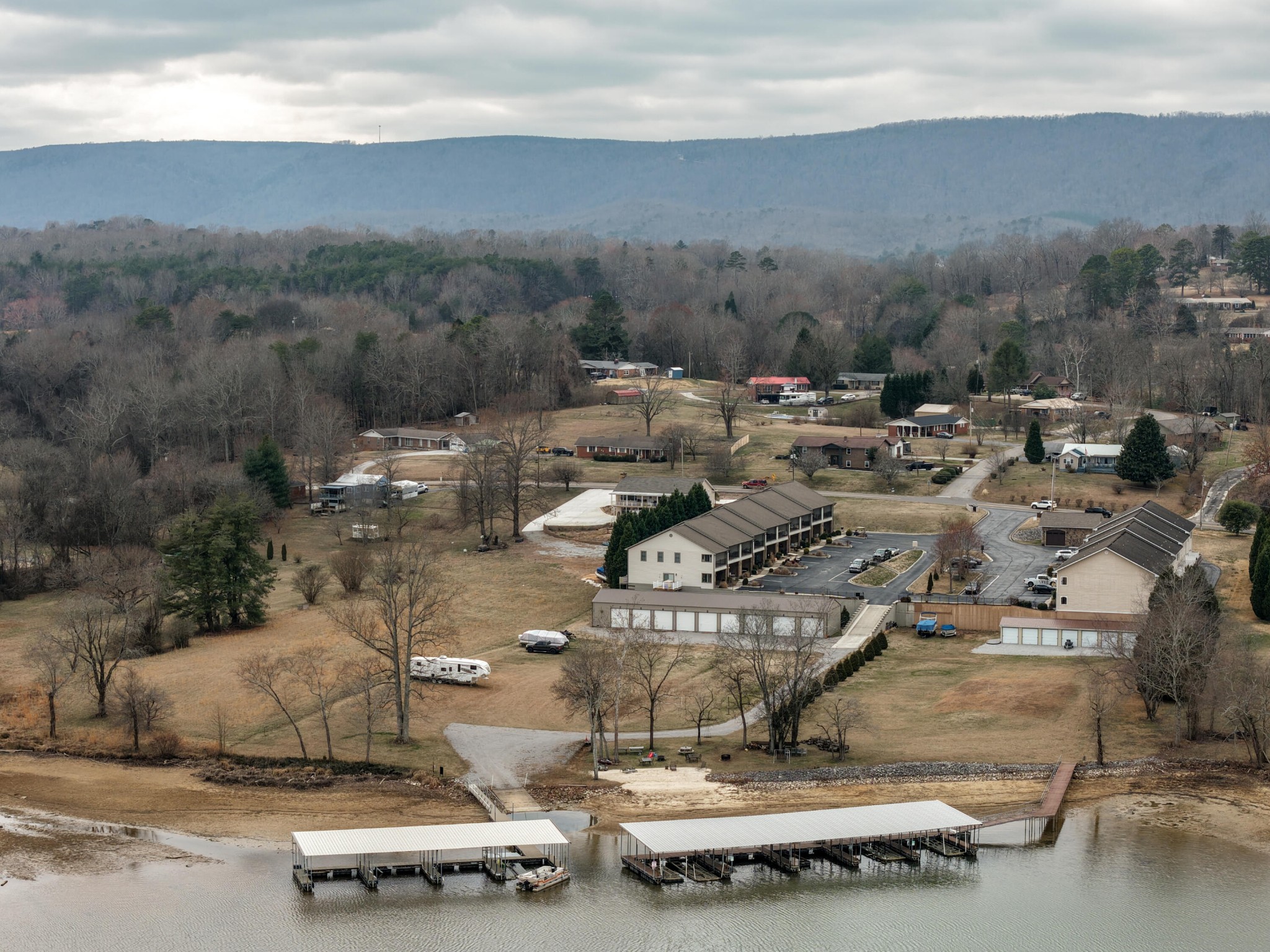 1235 New Lake Road Spring City TN 37381