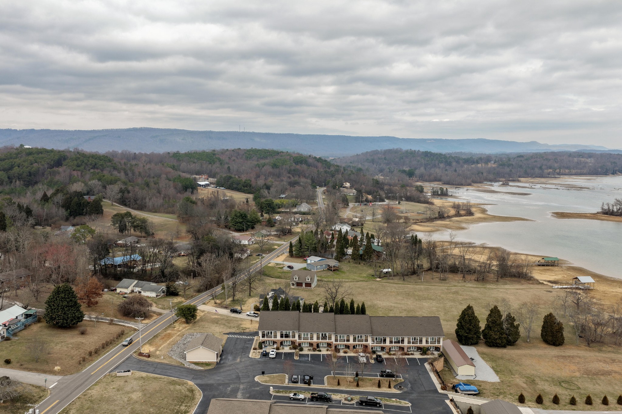 1235 New Lake Road Spring City TN 37381