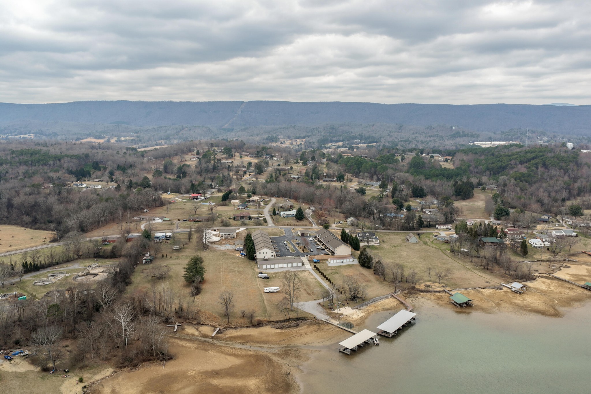 1235 New Lake Road Spring City TN 37381