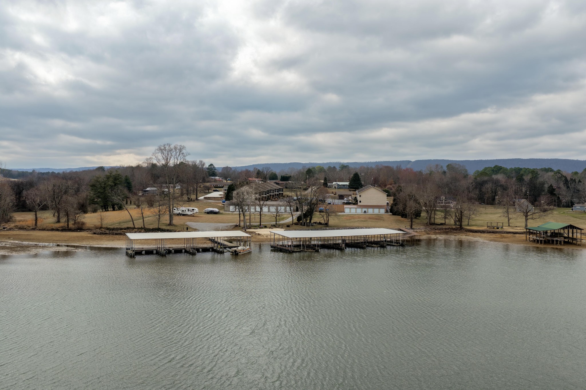 1235 New Lake Road Spring City TN 37381