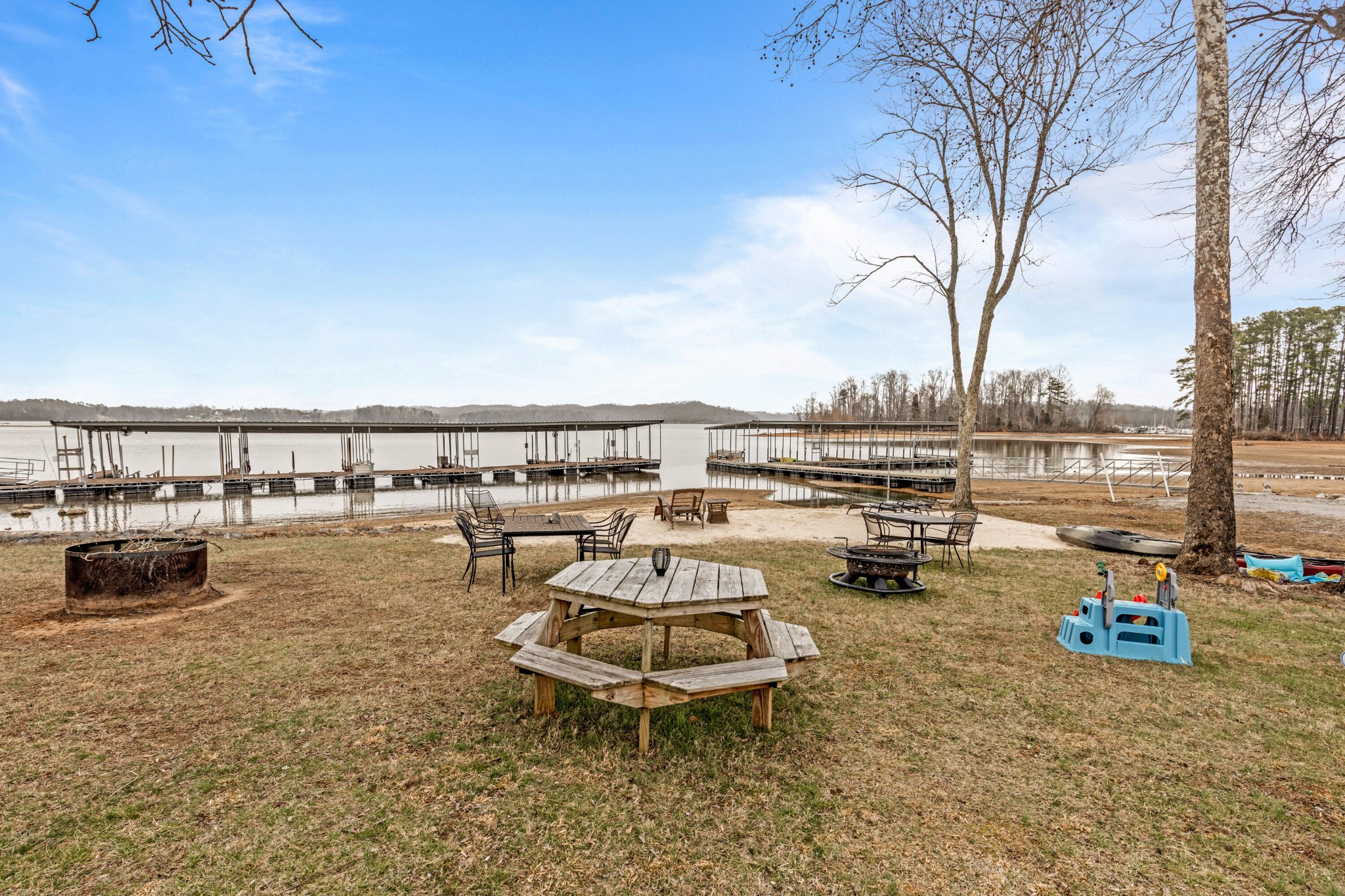 1235 New Lake Road Spring City TN 37381