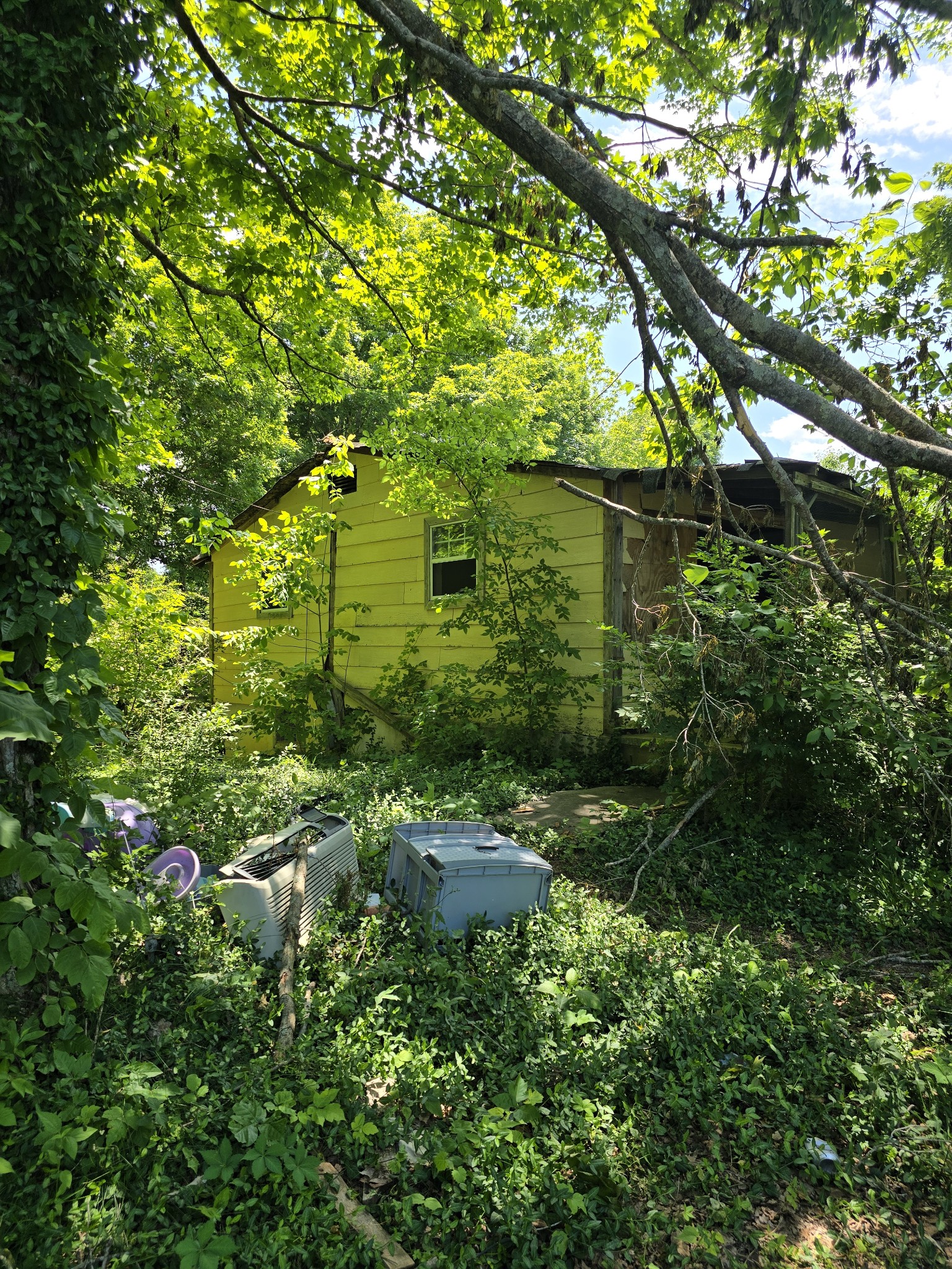 701 Stinson Road Bon Aqua TN 37025