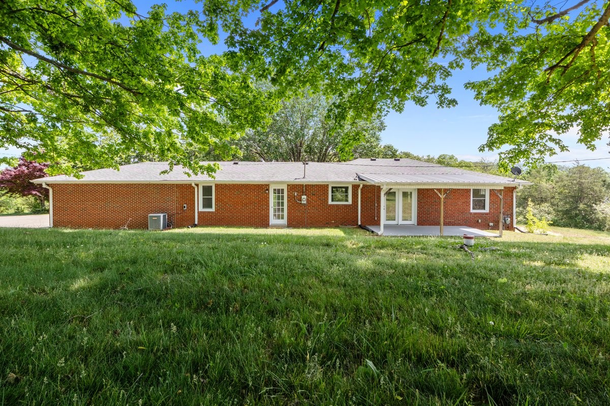 1720 Duke Loop Dickson TN 37055