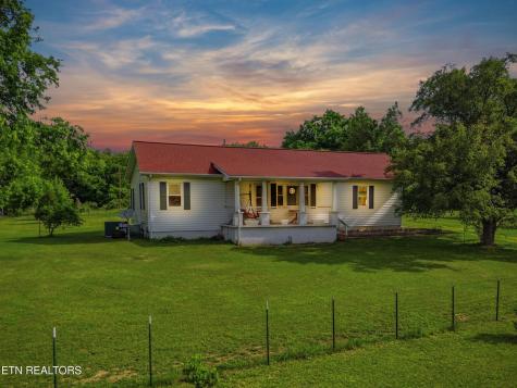 824 Oliver Springs Highway Clinton TN 37716
