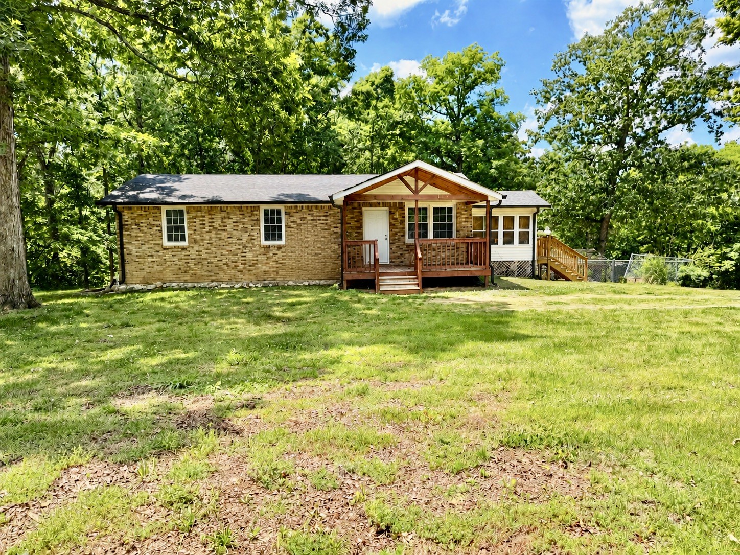 9092 E 40 Road Bon Aqua TN 37025