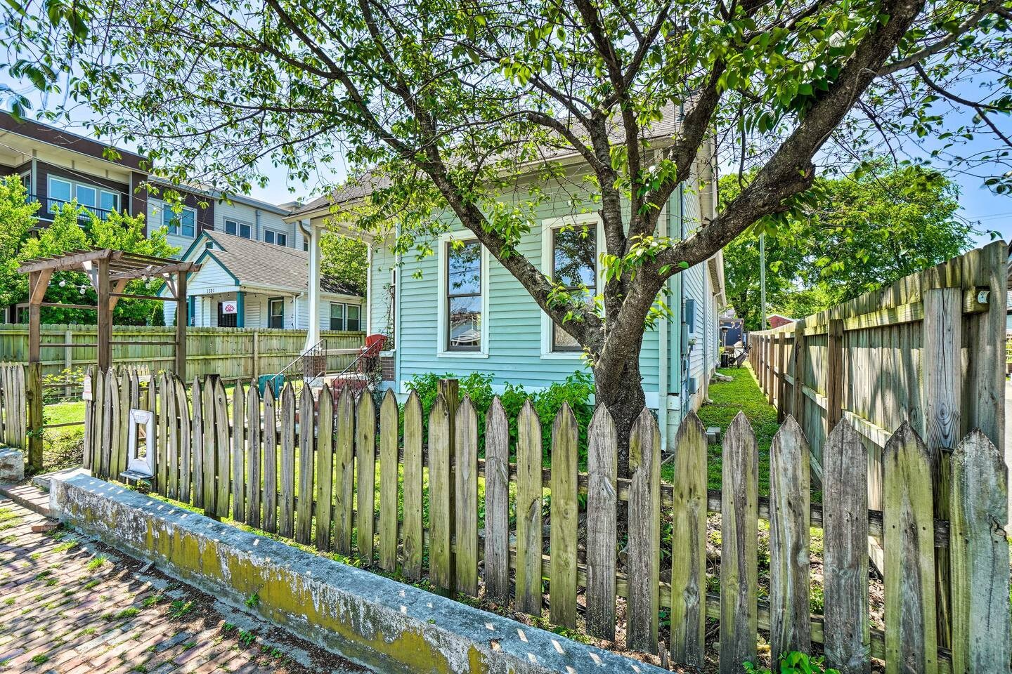1323 3rd Ave, N Nashville TN 37208