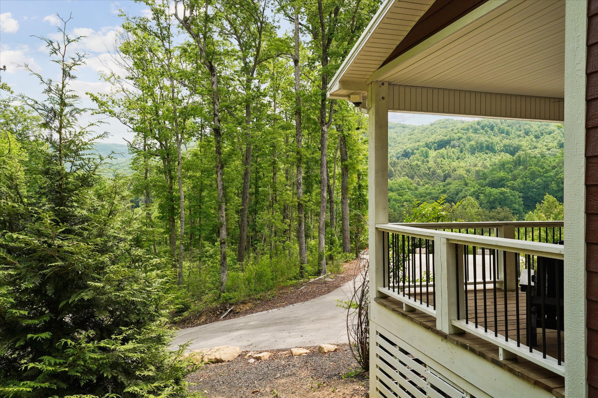 6830 Stinking Creek Road Pioneer TN 37847